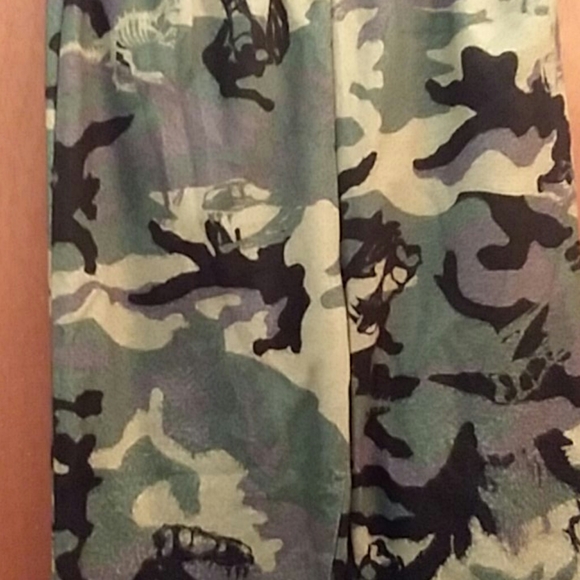 Boys Camo Pajama Pants Size 8 - Picture 2 of 3